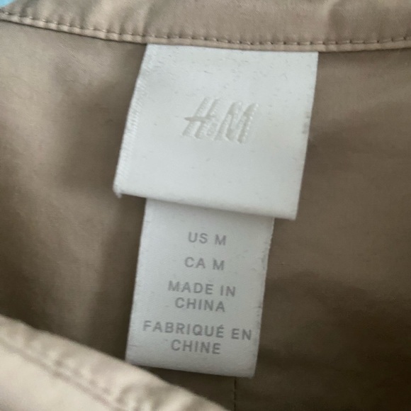 Robe chemise H&M couleur sable. Fait très ample. Jolies manches ballons - Picture 1 of 3